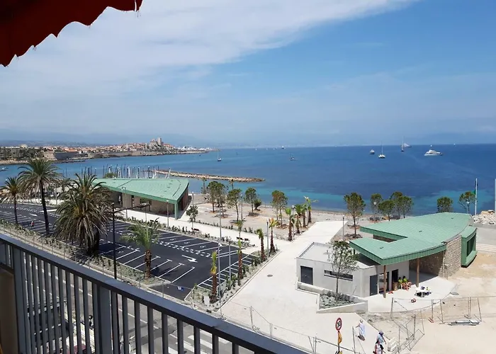 Appartamento Antibes: A Nest Perched On The Sea! *