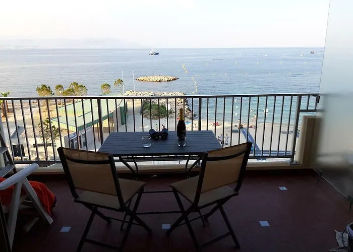 Antibes: A Nest Perched On The Sea! * アンティーブ