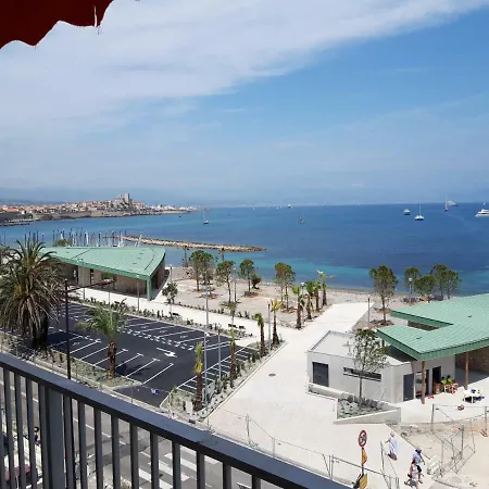 Apartment Antibes: A Nest Perched On The Sea! *